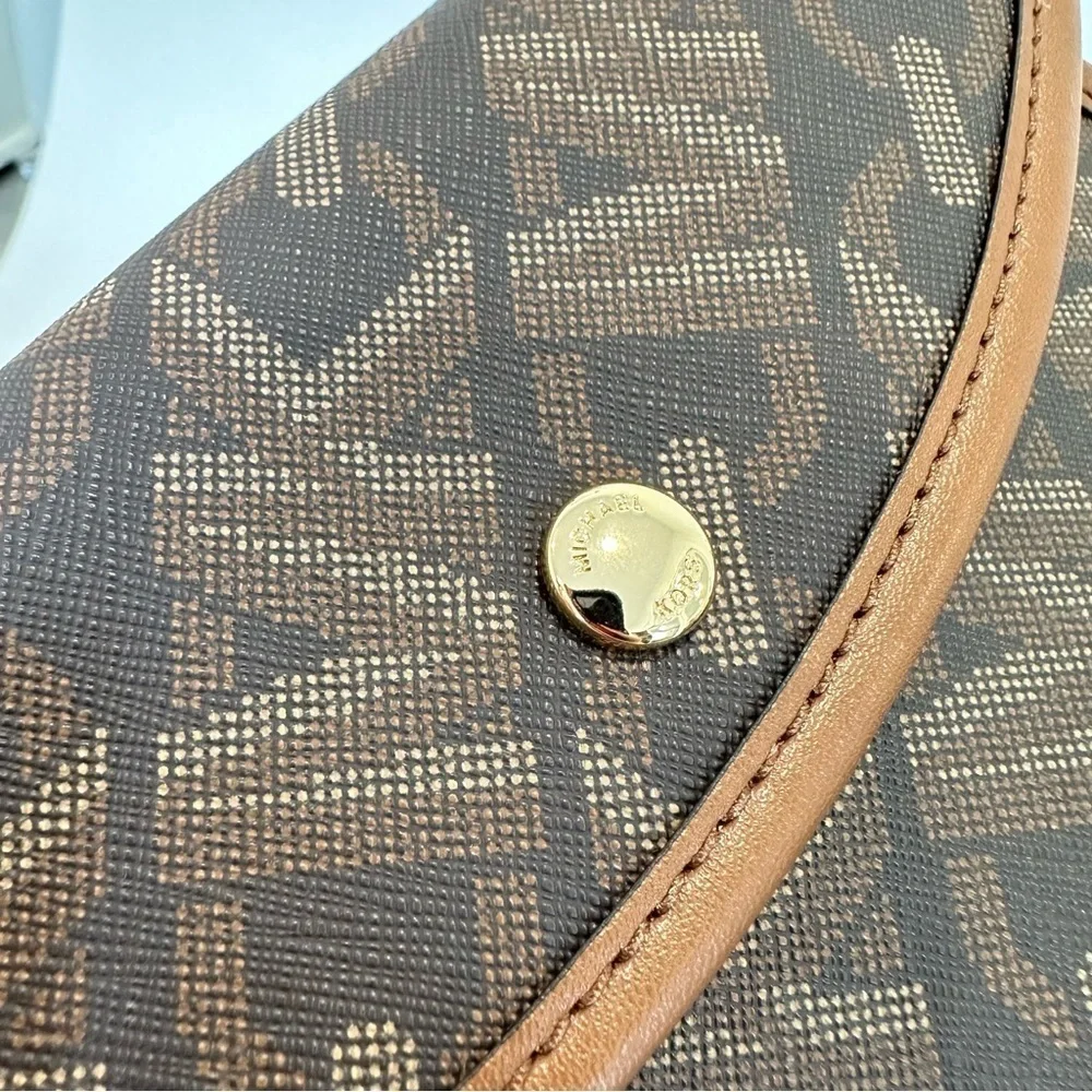 Michael Kors Tote Bag - Picture 4 of 16